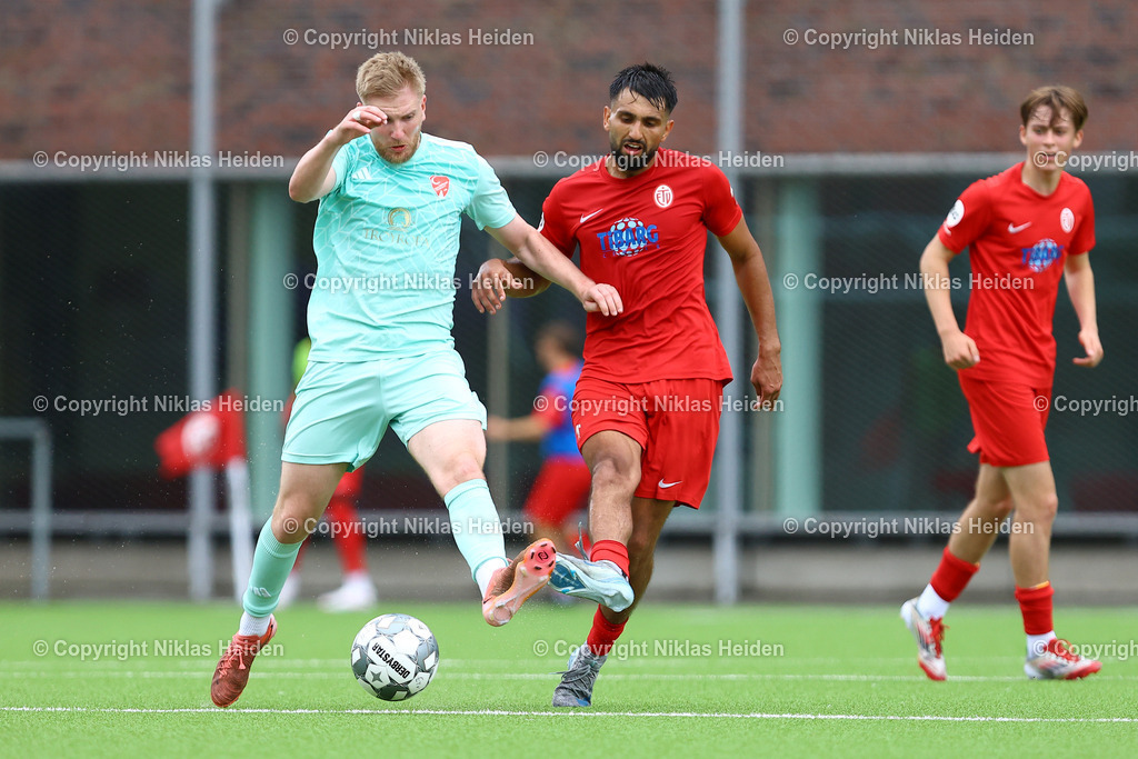 NH_EimsbüttelerTV_TSBPinneberg_Testspiel_13072025 | #6 Bamo Karim Mohamed (Eimsbütteler TV), #10 Vincent Boock (TBS Pinneberg)Fußball I Herren I Testspiel I Saison 2025-2026  I Eimsbütteler TV - TBS Pinneberg I 13.07.2025 I Sportplatz Bundesstraße - Realisiert mit Pictrs.com