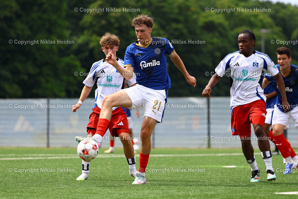NH_HamburgerSVU21_HolsteinKielU23_Testspiel_20072025 | #21 Louis Köster (Holstein Kiel U23)Fußball I Herren I Testspiel I Saison 2025-2026  I Hamburger SV U21 - Holstein Kiel U23 I 20.07.2025 I Alexander-Otto-Akademie - Realisiert mit Pictrs.com