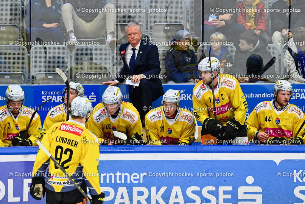 EC IDM WÄRMEPUMPEN VSV vs. Vienna Capitals | Spielerbank Vienna Capitals, Headcoach Vienna Capitals CONSTANTINE KEVIN, #92 Lorenz Lindner Vienna Capitals, EC IDM WÄRMEPUMPEN VSV vs. Vienna Capitals, EC IDM WÄRMEPUMPEN VSV vs. Vienna Capitals am 16.11.2025 in Villach (Stadthalle Villach), Austria, (Photo by Bernd Stefan)
