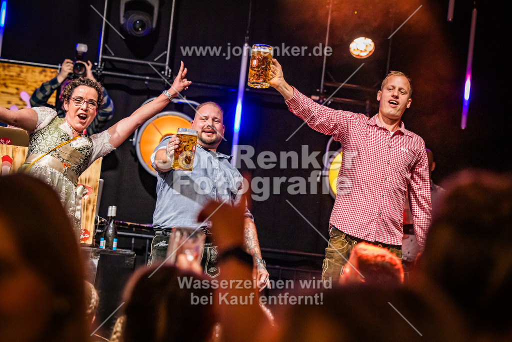 10-10-2024-OKTOBERFEST-LEIPZIG-COPYRIGHT-JON-RENKER-BILD-0021 | Erleben Sie unvergessliche Momente mit unserem professionellen Eventfotografen. Wir fangen Emotionen und Höhepunkte Ihrer Veranstaltung ein – von Hochzeiten über Firmenfeiern bis zu Jubiläen. Vertrauen Sie auf kreative Perspektiven und hochwertige Bilder. - Realisiert mit Pictrs.com