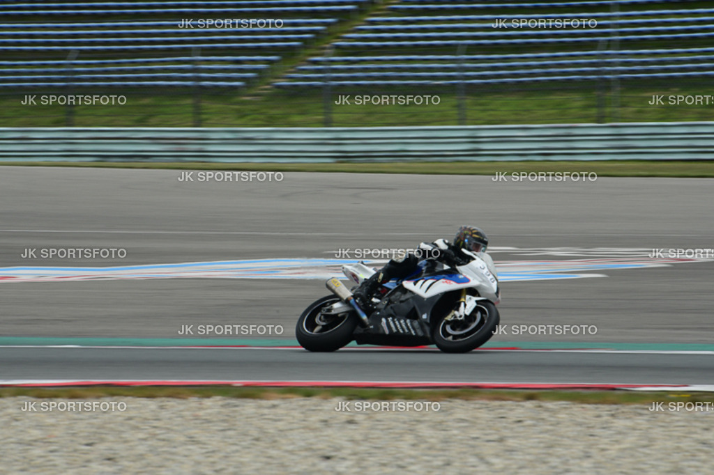 (6006) | IDM folgten parallel  der Superbike WM und Eventfotografie und vielen anderen Rennklassen bis ich im Jahr 2015 meine ersten Fotos in der MOTO GP machten durfte. Mein Anliegen ist es, die herausragenden Leistungen und Emotionen in Bildern festzuhalten - Realisiert mit Pictrs.com