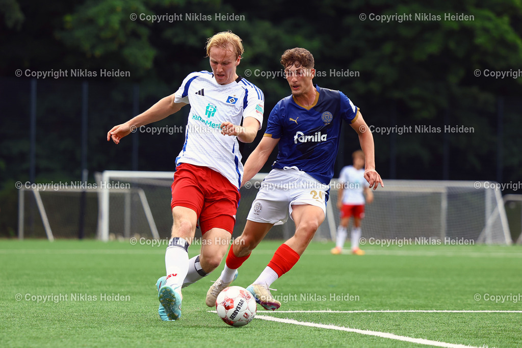 NH_HamburgerSVU21_HolsteinKielU23_Testspiel_20072025 | #5 Lukas Leonard Bornschein (Hamburger SV U21), #20 Hamza Muqaj (Holstein Kiel U23)Fußball I Herren I Testspiel I Saison 2025-2026  I Hamburger SV U21 - Holstein Kiel U23 I 20.07.2025 I Alexander-Otto-Akademie - Realisiert mit Pictrs.com