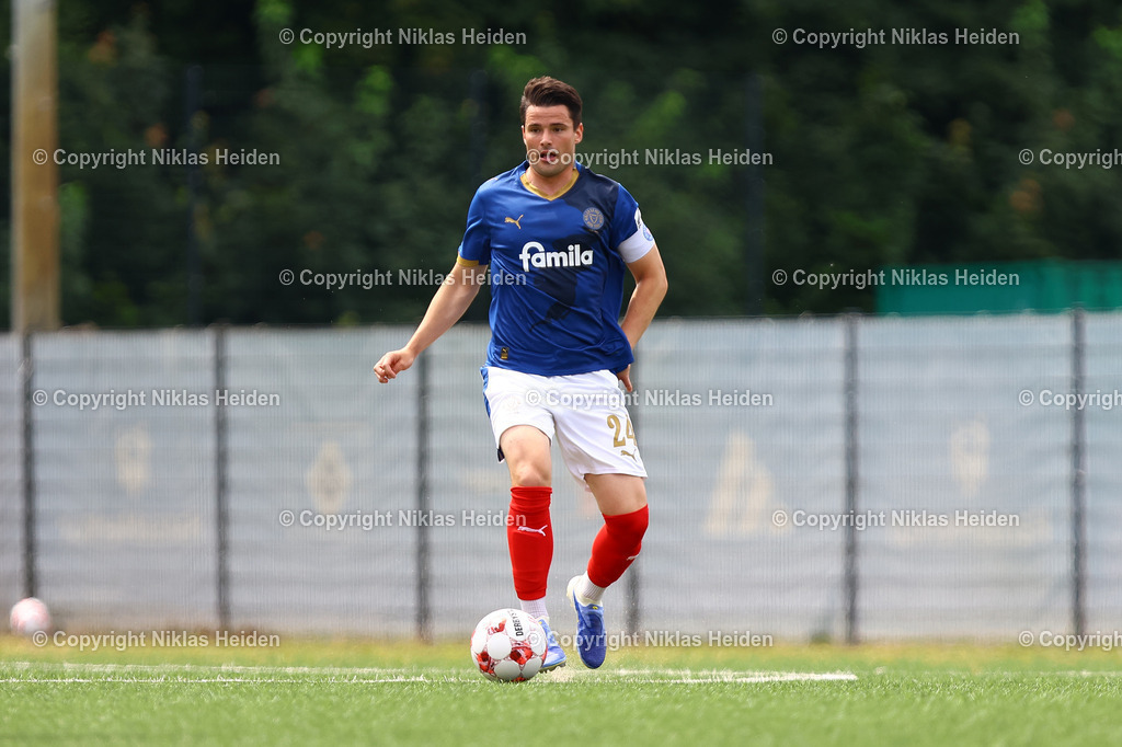 NH_HamburgerSVU21_HolsteinKielU23_Testspiel_20072025 | #24 Malte Petersen (Holstein Kiel U23)Fußball I Herren I Testspiel I Saison 2025-2026  I Hamburger SV U21 - Holstein Kiel U23 I 20.07.2025 I Alexander-Otto-Akademie - Realisiert mit Pictrs.com