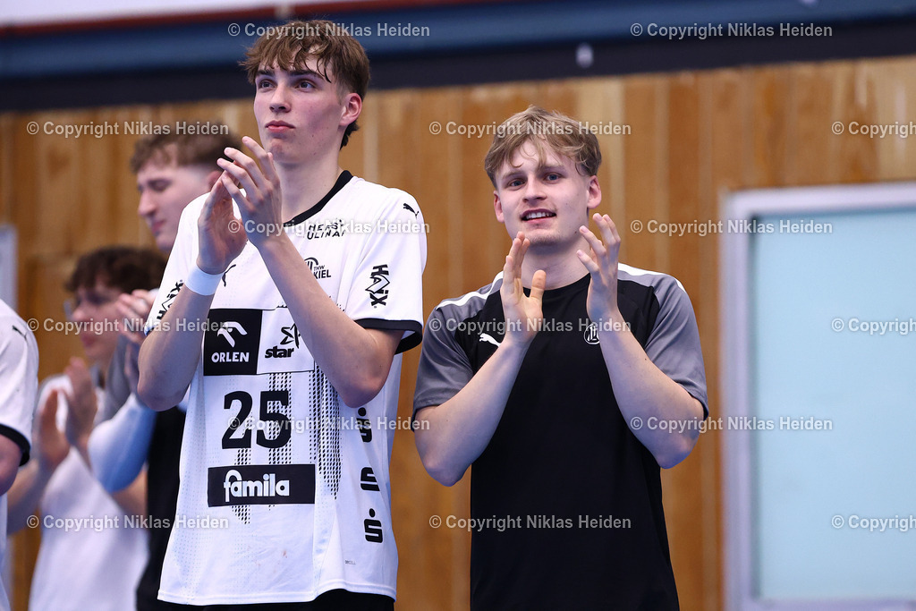 NH_THWKielII_FCStPauli_HandballMännerRegionalligaNord_09052025 | #25 Ben Janos Szilagyi und #24 Lars Düsterhöft (beide THW Kiel II).Handball I Herren I Handball-Region Nord - Männer Regionalliga Nord I Saison 2024-2025 I 24. Spieltag I THW Kiel II - FC St. Pauli I 09.05.2025 I Edgar-Meschkat-Halle - Realisiert mit Pictrs.com