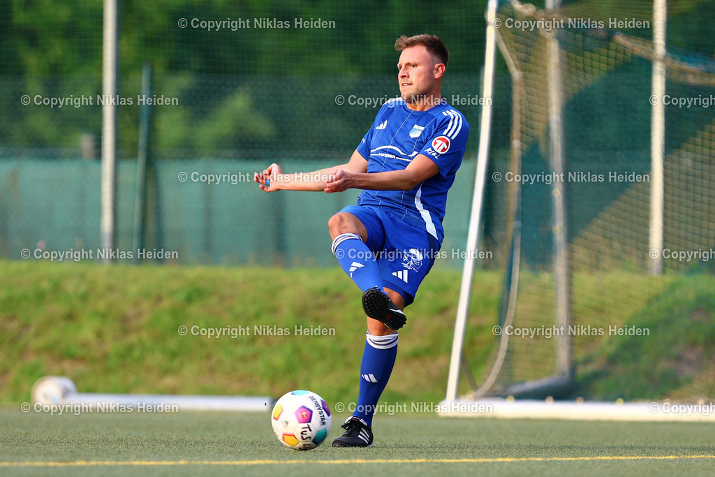 NH_TuSRotenhof_InterTürksporKiel_Testspiel_27062025 | #10 Kenneth Trauelsen (TuS Rotenhof)Fußball I Herren I Freundschaftsspiel I Saison 2025-2026  I TuS Rothenhof - Inter Türkspor Kiel I 27.06.2025 I B-Platz Rotenhof - Realisiert mit Pictrs.com