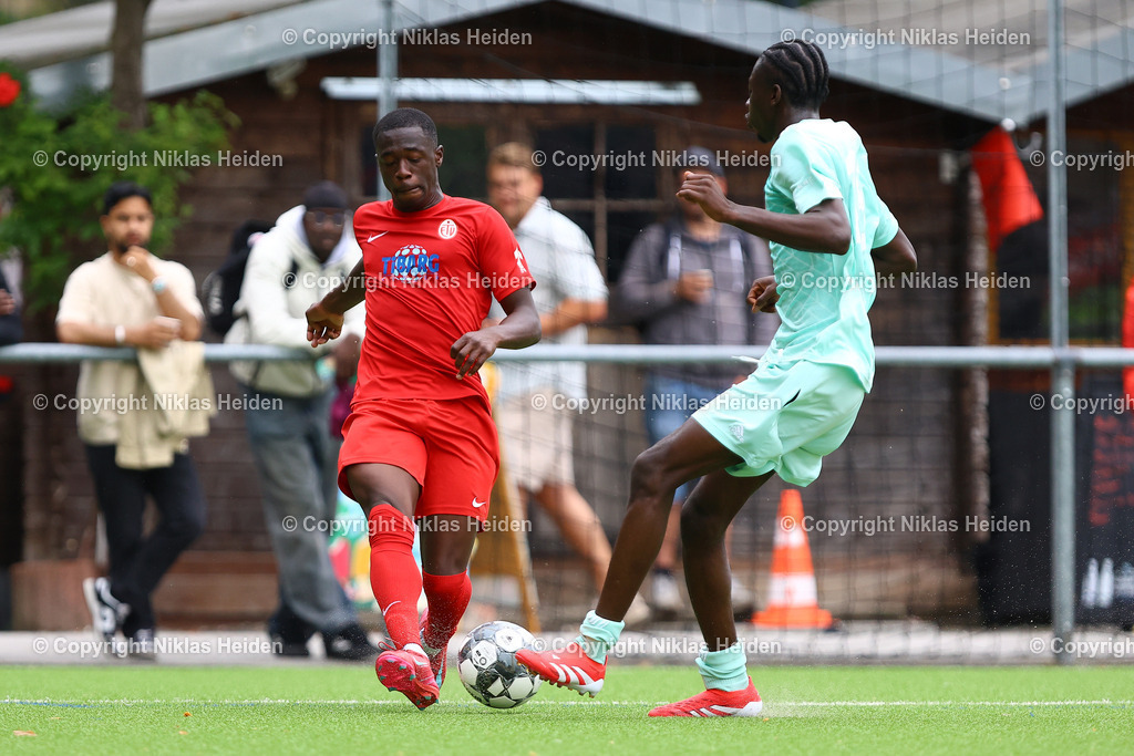 NH_EimsbüttelerTV_TSBPinneberg_Testspiel_13072025 | #9 Abdul-Bassitou Alassani (Eimsbütteler TV), #18 Tristin Frimpong (TBS Pinneberg)Fußball I Herren I Testspiel I Saison 2025-2026  I Eimsbütteler TV - TBS Pinneberg I 13.07.2025 I Sportplatz Bundesstraße - Realisiert mit Pictrs.com