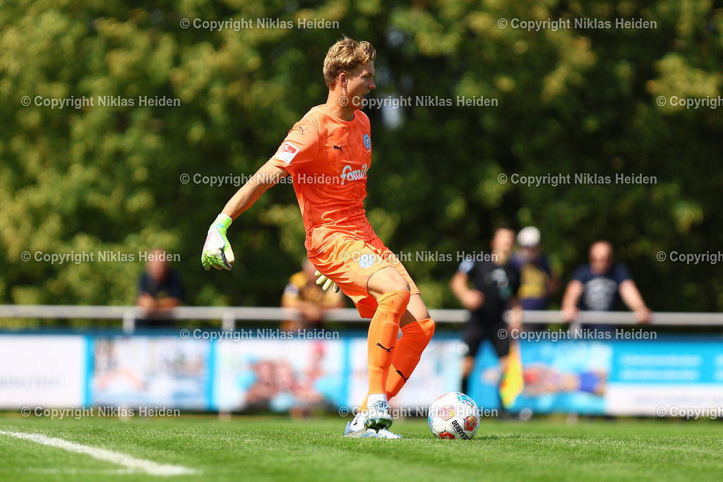 NH_EintrachtBraunschweig_HolsteinKiel_Testspiel_19072025 | #21 Jonas Krumrey (Holstein Kiel)Fußball I Herren I Testspiel I Saison 2025-2026  I Eintracht Braunschweig - Holstein Kiel I 19.07.2025 I Stadion am Salzgittersee - Realisiert mit Pictrs.com