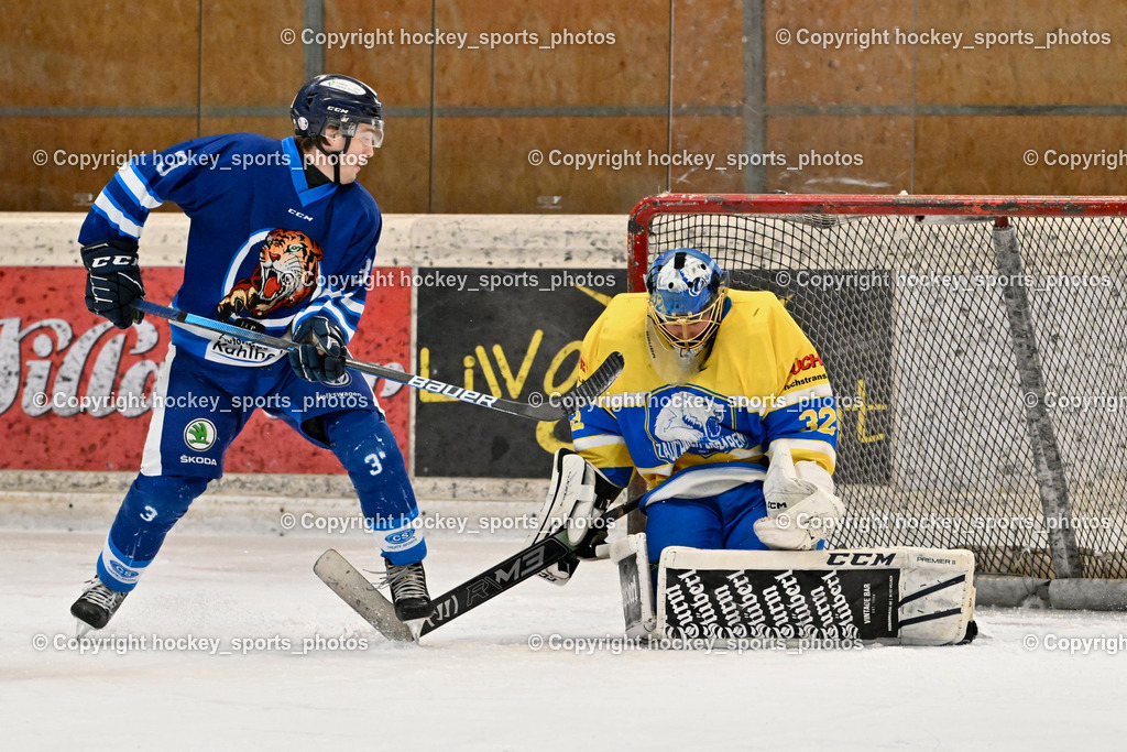 ELV Zauchen vs. EC Tigers Paternion | #3 Kronawetter Piersilvio EC Tigers Paternion, #32 Fertani Karim ELV Zauchę, ELV Zauchen vs. EC Icetigers Paternion, ELV Zauchen vs. EC Icetigers Paternion am 23.02.2025 in Spittal an der Drau (Eissportzentrum Spittal), Austria, (Photo by Bernd Stefan)
