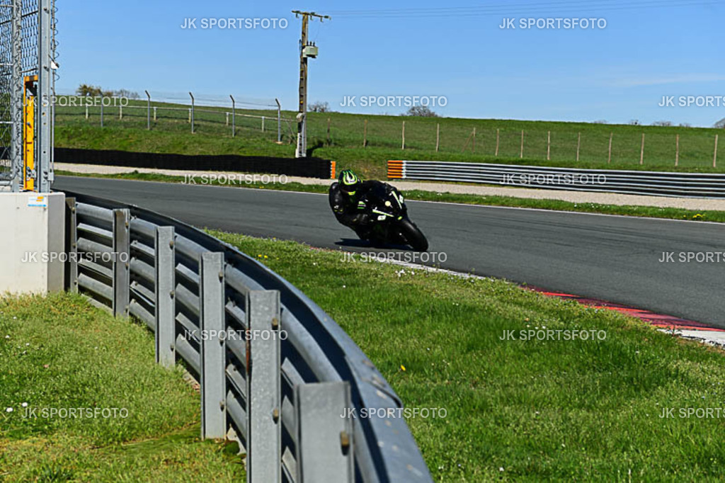 (4996) | IDM folgten parallel  der Superbike WM und Eventfotografie und vielen anderen Rennklassen bis ich im Jahr 2015 meine ersten Fotos in der MOTO GP machten durfte. Mein Anliegen ist es, die herausragenden Leistungen und Emotionen in Bildern festzuhalten - Realisiert mit Pictrs.com