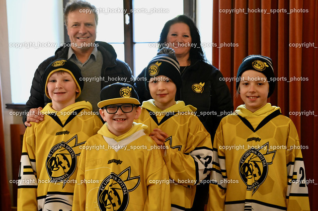 European Youth Olympic Festival EYOF 2023 Pressekonferenz | Kärntner Eishockey Präsident Michael HERZOG-LÖSCHNIG, EC Hornets Mitarbeiterin Manuela Simonis, Jugendspieler EC Hornets Spittal