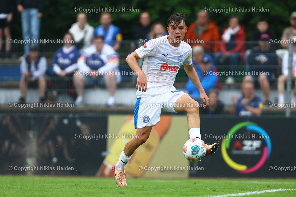 NH_SCWeicheFlensburg08_HolsteinKiel_Testspiel_28062025 | #40 Leon Parduzi (Holstein Kiel)Fußball I Herren I Freundschaftsspiel I Saison 2025-2026  I SC Weiche Flensburg 08 - Holstein Kiel I 28.06.2025 I Manfred-Werner-Stadion - Realisiert mit Pictrs.com