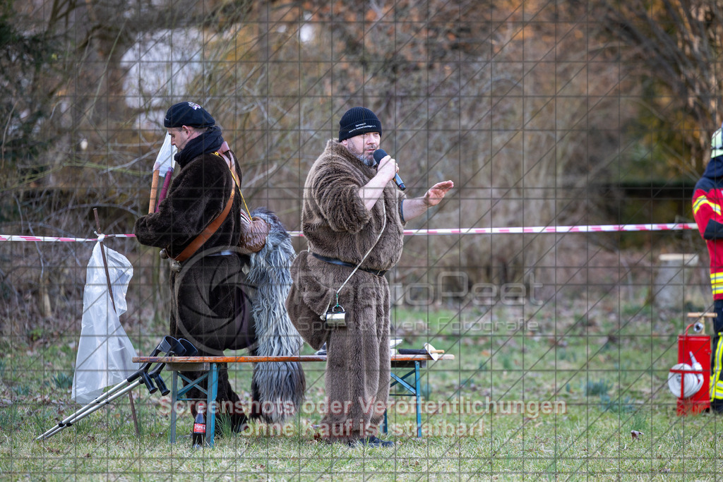 20250304_173554_0011 | #,Traditionelles Fasnetsverbrennen, Radschellenschläger Donzdorf, Donzdorfer Fasnet, Kampagne 2025, Fohlenwiese Schlossgarten, 73072 Donzdorf, 04.03.2025 - 17:30 Uhr,Foto: PhotoPeet-Eventfotografie/Peter Harich