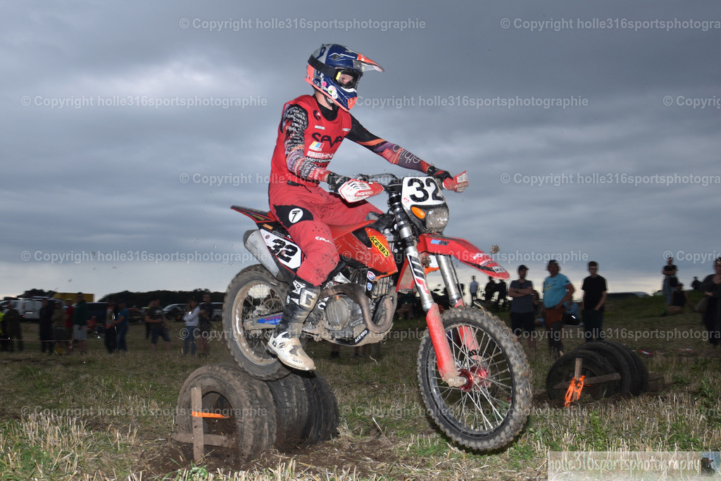 DSC_0250_01 (2) | Sportfotografie , Motorsport, Motoross, Reitsport, Mointainbike, Enduro,
Landschaft , Outdoor, Eventfotografie, Landschaft, Bilder online bestellen - Realisiert mit Pictrs.com