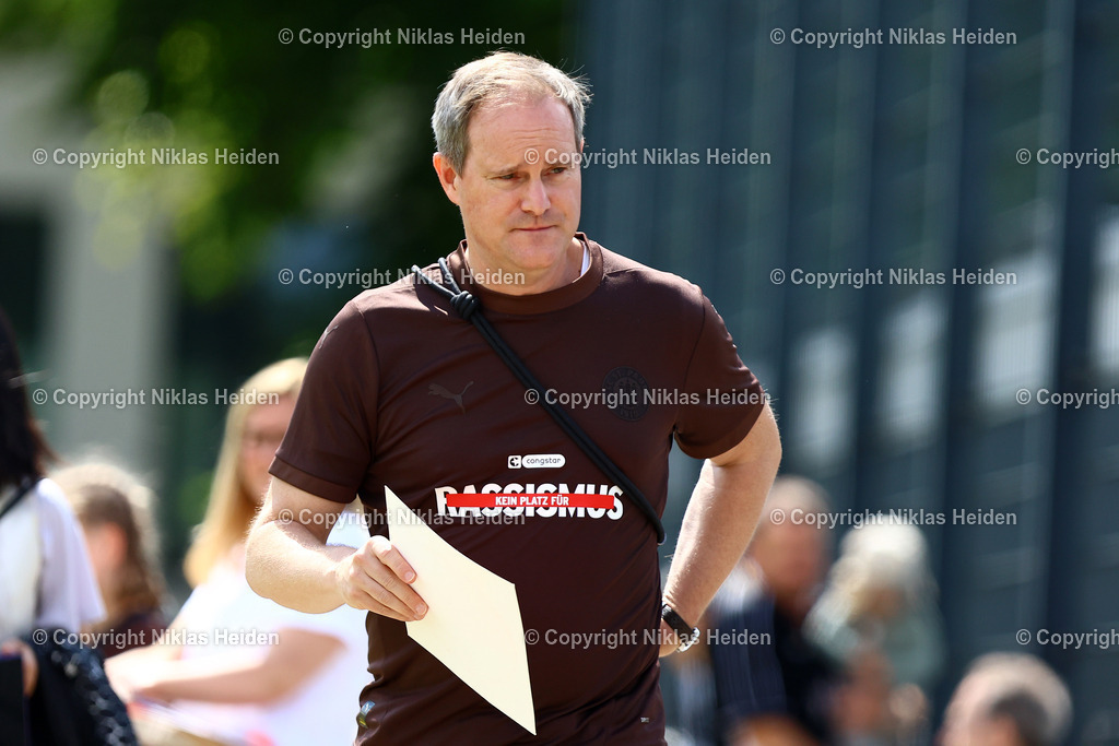 NH_FCStPauli_Training_11072025 | Oke Göttlich (Präsident, FC St. Pauli)Fußball I Herren I Training I Saison 2025-2026 I FC St. Pauli I 11.07.2025 I Trainingszentrum FC St. Pauli - Realisiert mit Pictrs.com