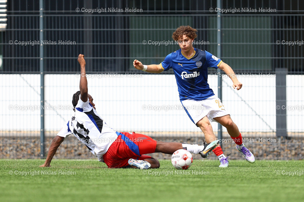 NH_HamburgerSVU21_HolsteinKielU23_Testspiel_20072025 | #11 Maurice Boakye (Hamburger SV U21), #22 Mätthi Meyer (Holstein Kiel U23)Fußball I Herren I Testspiel I Saison 2025-2026  I Hamburger SV U21 - Holstein Kiel U23 I 20.07.2025 I Alexander-Otto-Akademie - Realisiert mit Pictrs.com