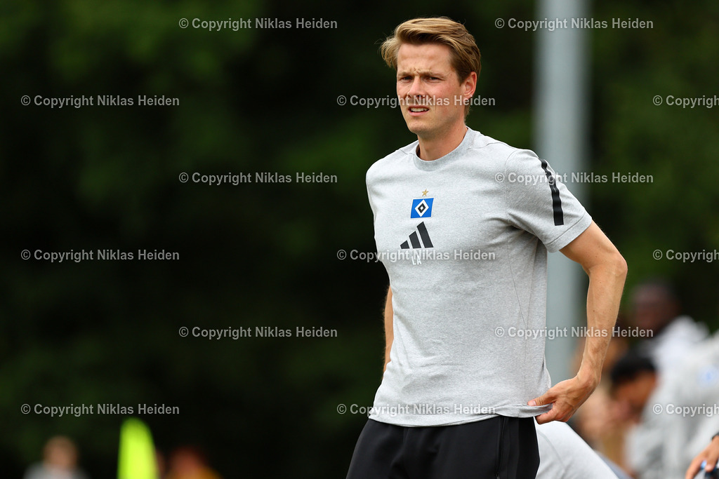 NH_BillstedtCup2025_Turnier_12072025 | Lukas Anderer (Trainer, Hamburger SV U21)Fußball I Herren I Billstedt Cup 2025 I Saison 2025-2026  I Halbfinale I Hamburger SV U21 - Eimsbütteler TV I 12.07.2025 I Öjendorfer Weg - Realisiert mit Pictrs.com