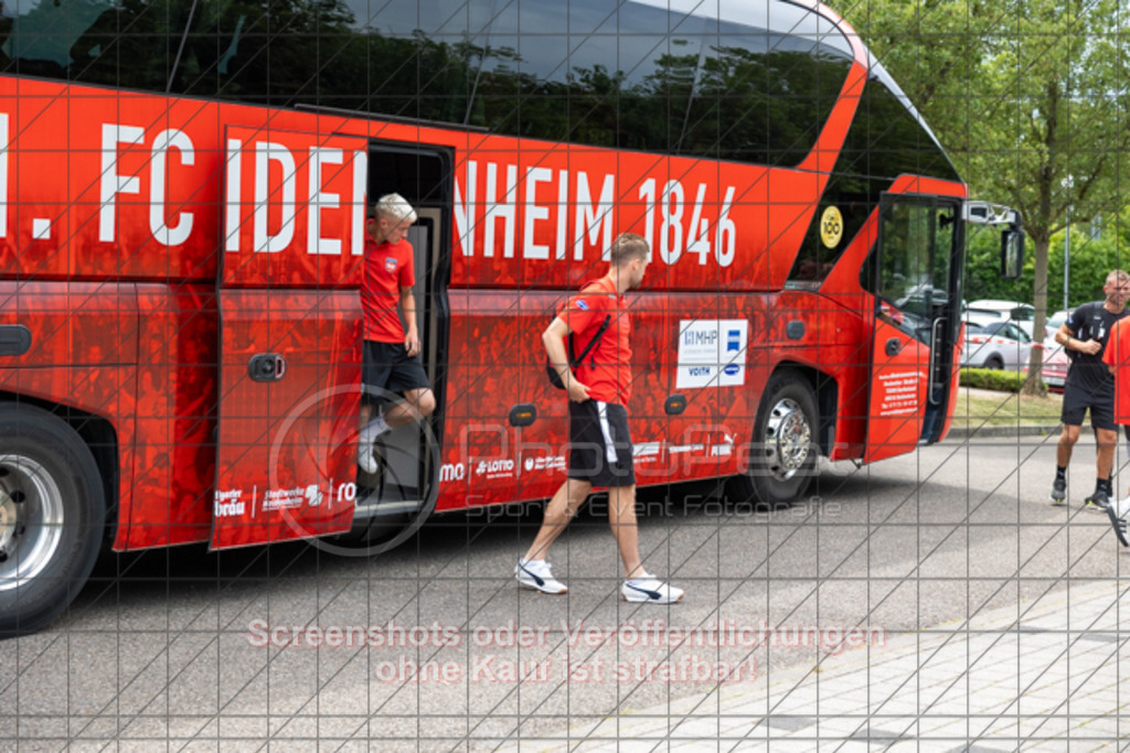 20250706_140436_0107 | #,TSG Salach (blau) vs. 1.FC Heidenheim (rot), Fußball, Freundschaftsspiel - WfV, Saison 2025/2026, Rasensportplatz, Staufenecker Str. 41, 73084 Salach, 06.07.2025 - 15:30 Uhr,Foto: PhotoPeet-Sportfotografie/Peter Harich
