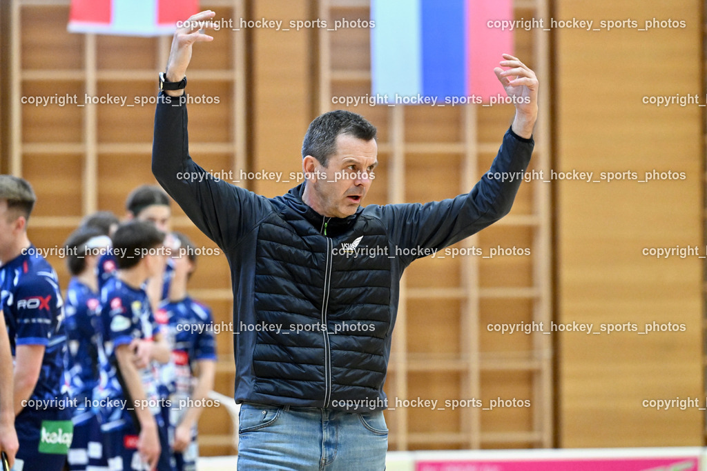 FBK Loka vs. VSV Unihockey | Headcoach VSV Unihockey Harald Felsberger, FBK Loka vs. VSV Unihockey, FBK Loka vs. VSV Unihockey am 23.03.2025 in Villach (Ballspielhalle St. Martin), Austria, (Photo by Bernd Stefan)