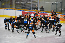 AUT, ICE, Black Wings Linz (AUT) vs Fehervar AV 19 (HUN) | 18.11.2022, Eishalle Linz, AUT, ICE Eishockey Liga, Black Wings Linz (AUT) vs Fehervar AV 19 (HUN), im Bild Team EHC Black Wings Linz


// ICE win2day Hockey League Match between Black Wings Linz (AUT) vs Fehervar AV 19 (HUN) in Linz, Austria on 2022/11/18