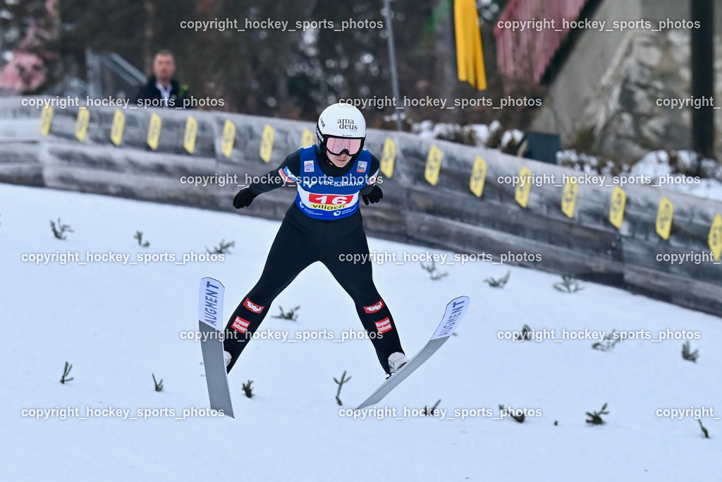 Weltcup Skispringen Villach Damen 28.12.2022 | #16 KREUZER Chiara