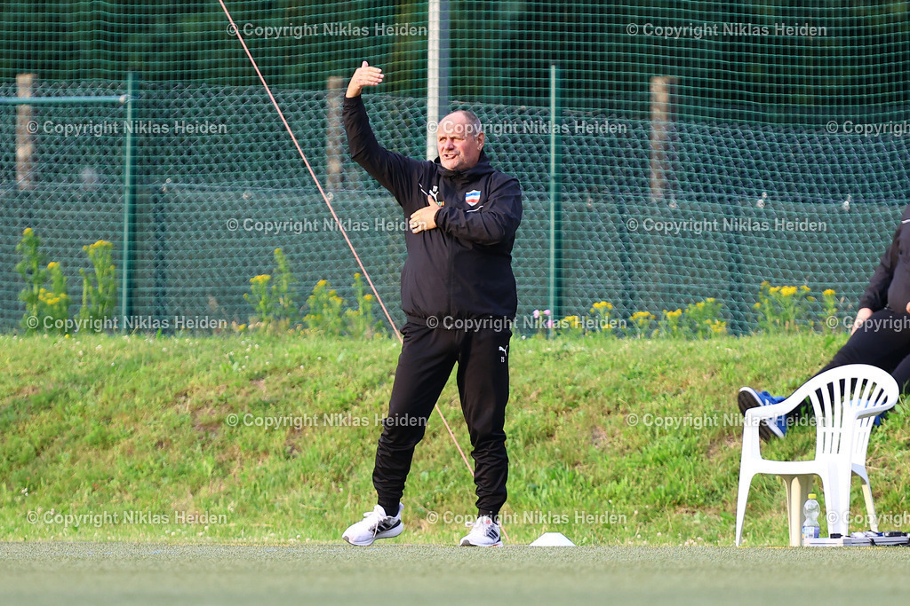 NH_TuSRotenhof_InterTürksporKiel_Testspiel_27062025 | Thomas Schwantes (Trainer, Inter Türkspor Kiel)Fußball I Herren I Freundschaftsspiel I Saison 2025-2026  I TuS Rothenhof - Inter Türkspor Kiel I 27.06.2025 I B-Platz Rotenhof - Realisiert mit Pictrs.com