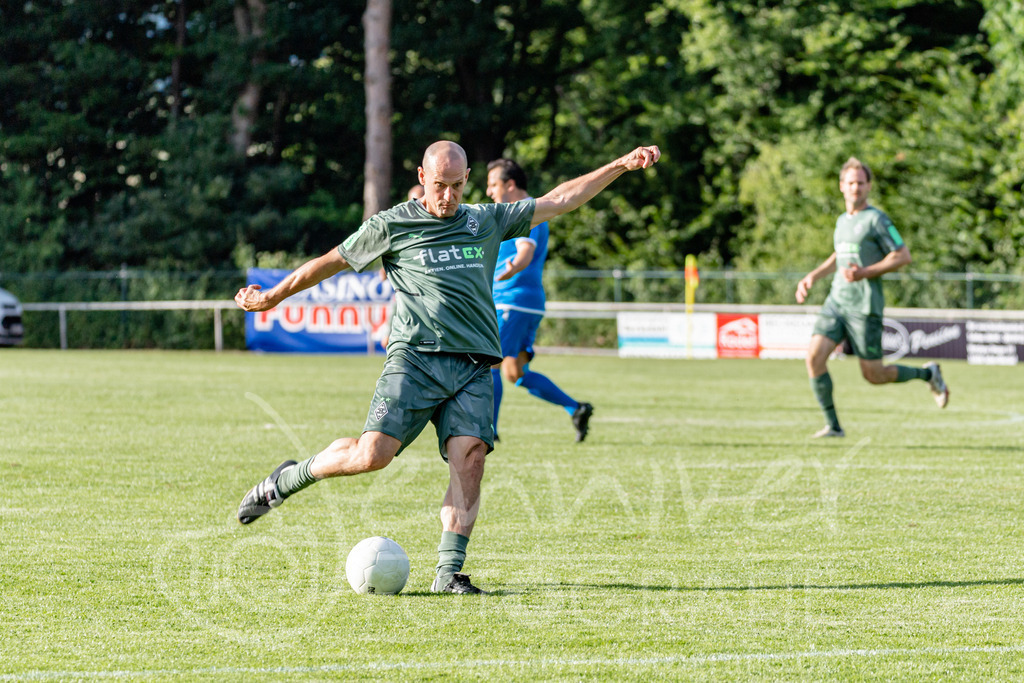 FC Burgsolms; Traditionsmannschaft - Weisweiler Elf; Borussia Mönchengladbach, 08.07.22 | 
FC Burgsolms; Traditionsmannschaft - Weisweiler Elf; Borussia Mönchengladbach: Solms, 08.07.22
