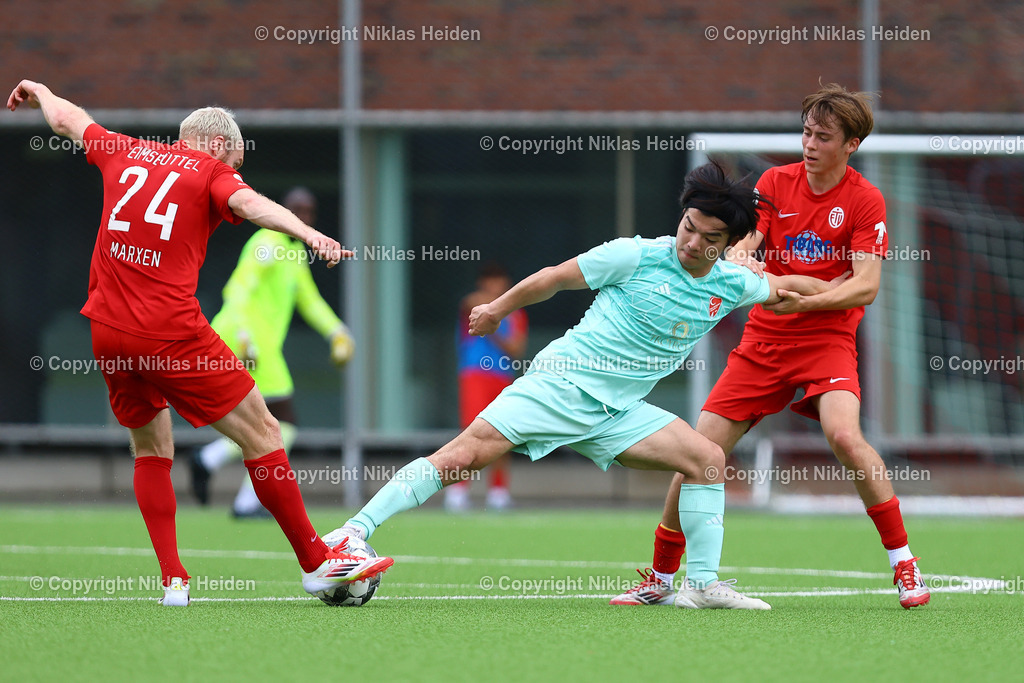 NH_EimsbüttelerTV_TSBPinneberg_Testspiel_13072025 | #24 Juri Marxen und 47 Linus Dennis Ahrens (Eimsbütteler TV), #7 Yoshiki Iizuka (TBS Pinneberg)Fußball I Herren I Testspiel I Saison 2025-2026  I Eimsbütteler TV - TBS Pinneberg I 13.07.2025 I Sportplatz Bundesstraße - Realisiert mit Pictrs.com