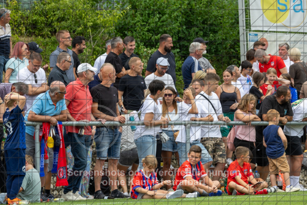 20250706_160434_1242 | #,TSG Salach (blau) vs. 1.FC Heidenheim (rot), Fußball, Freundschaftsspiel - WfV, Saison 2025/2026, Rasensportplatz, Staufenecker Str. 41, 73084 Salach, 06.07.2025 - 15:30 Uhr,Foto: PhotoPeet-Sportfotografie/Peter Harich