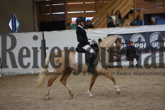 Gut Ising_2023_Prfg.Nr.13_Finale_Bayern-Pony-Cup_Katharina Lang_Magic Moment (1) | Alle Fotos der Reiterjournal Fotografin Doris Matthaes im Reiterjournal Online-Fotoshop. - Realized with Pictrs.com