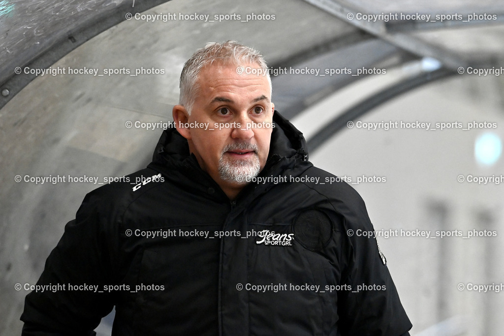 EC MET PHOTOVOLTAIK HORNETS SPITTAL vs. EHC Althofen  | Headcoach 1. EHC ALTHOFEN Ressmann Gerald, EC MET PHOTOVOLTAIK HORNETS SPITTAL vs. EHC Althofen , EC MET PHOTOVOLTAIK HORNETS SPITTAL vs. EHC Althofen  am 23.02.2025 in Spittal an der Drau (Eissportzentrum Spittal), Austria, (Photo by Bernd Stefan)