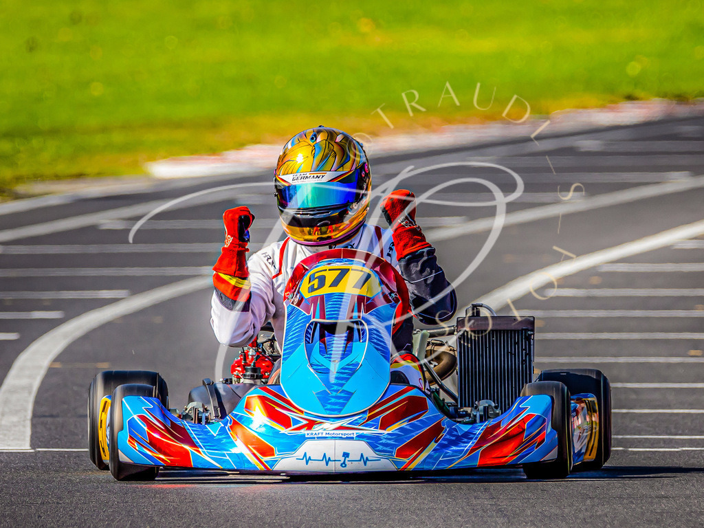 EF6E3E5E-D2E7-4B82-BB7E-8F2D966F1756 | traudl_s_fotos
