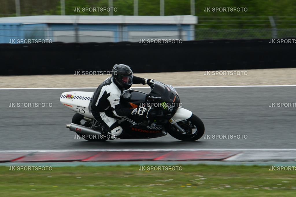 (6202) | IDM folgten parallel  der Superbike WM und Eventfotografie und vielen anderen Rennklassen bis ich im Jahr 2015 meine ersten Fotos in der MOTO GP machten durfte. Mein Anliegen ist es, die herausragenden Leistungen und Emotionen in Bildern festzuhalten - Realisiert mit Pictrs.com