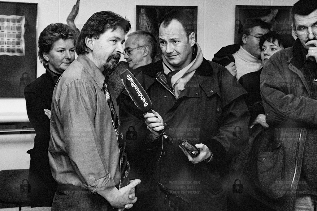 BA 0177_008a_MK | 11.11.2001 - Kleinmachnow. Kommunalwahl. Bürgermeisterwahl. Wahlabend der SPD im Kulturhaus Kammerspiele. - Realisiert mit Pictrs.com