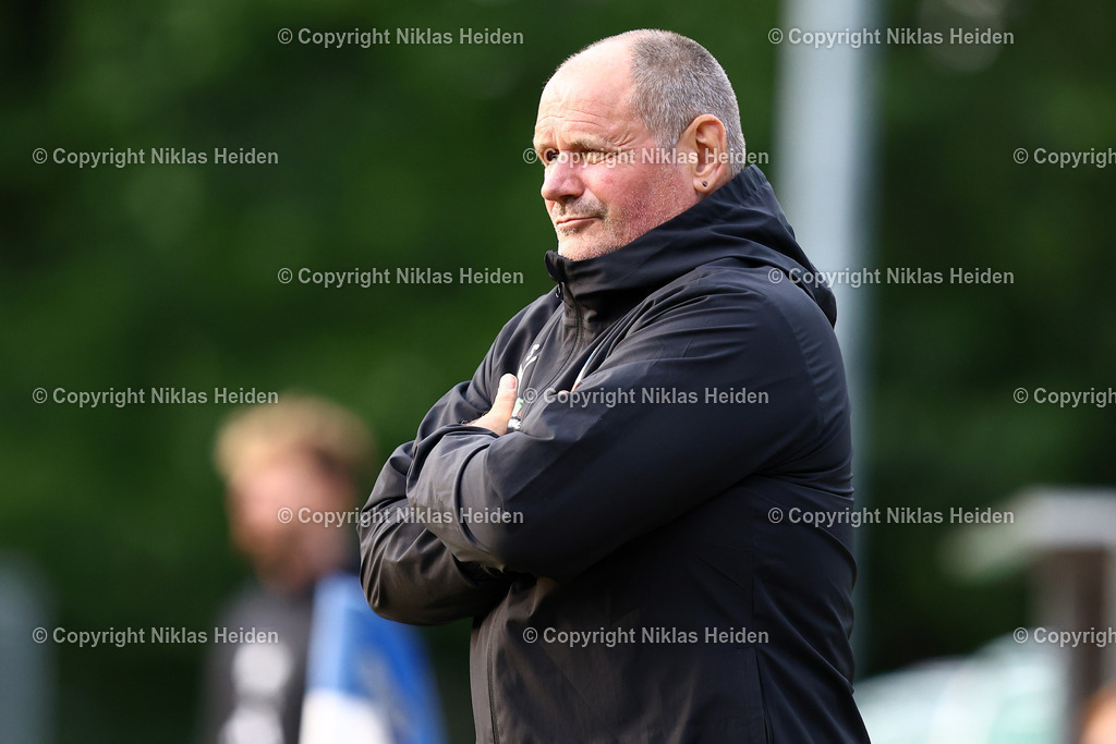 NH_TuSRotenhof_InterTürksporKiel_Testspiel_27062025 | Thomas Schwantes (Trainer, Inter Türkspor Kiel)Fußball I Herren I Freundschaftsspiel I Saison 2025-2026  I TuS Rothenhof - Inter Türkspor Kiel I 27.06.2025 I B-Platz Rotenhof - Realisiert mit Pictrs.com