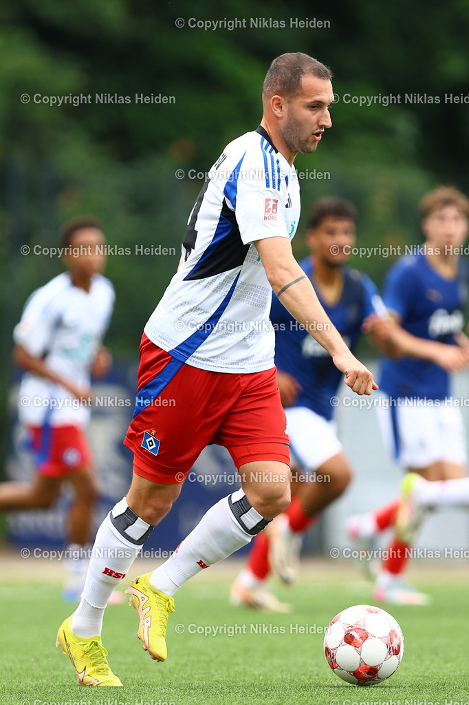 NH_HamburgerSVU21_HolsteinKielU23_Testspiel_20072025 | Levin Öztunali (Holstein Kiel U23)Fußball I Herren I Testspiel I Saison 2025-2026  I Hamburger SV U21 - Holstein Kiel U23 I 20.07.2025 I Alexander-Otto-Akademie - Realisiert mit Pictrs.com
