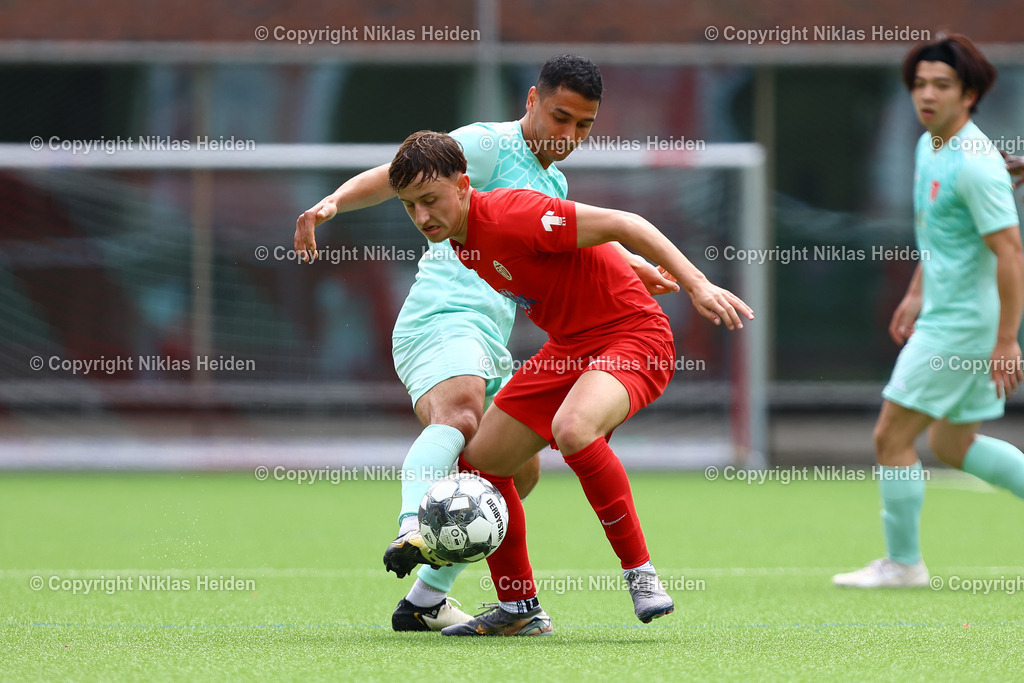 NH_EimsbüttelerTV_TSBPinneberg_Testspiel_13072025 | #18 Romeo Blekic (Eimsbütteler TV), #9 Omar Nabizada (TBS Pinneberg)Fußball I Herren I Testspiel I Saison 2025-2026  I Eimsbütteler TV - TBS Pinneberg I 13.07.2025 I Sportplatz Bundesstraße - Realisiert mit Pictrs.com