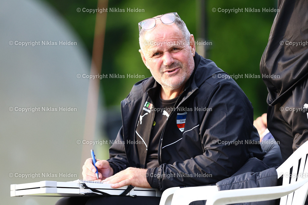 NH_TuSRotenhof_InterTürksporKiel_Testspiel_27062025 | Thomas Schwantes (Trainer, Inter Türkspor Kiel)Fußball I Herren I Freundschaftsspiel I Saison 2025-2026  I TuS Rothenhof - Inter Türkspor Kiel I 27.06.2025 I B-Platz Rotenhof - Realisiert mit Pictrs.com