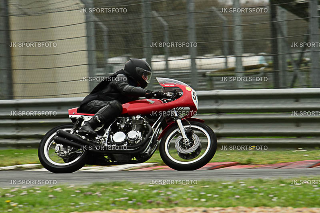 (3712) | IDM folgten parallel  der Superbike WM und Eventfotografie und vielen anderen Rennklassen bis ich im Jahr 2015 meine ersten Fotos in der MOTO GP machten durfte. Mein Anliegen ist es, die herausragenden Leistungen und Emotionen in Bildern festzuhalten - Realisiert mit Pictrs.com