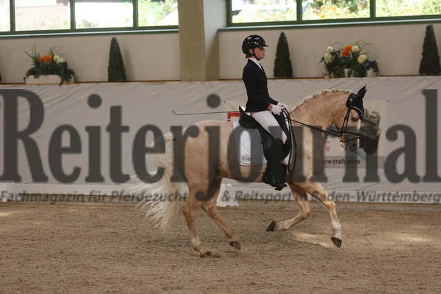 Gut Ising_2023_Prfg.Nr.13_Finale_Bayern-Pony-Cup_Ida-Marie Graschi_Global Player AT (19) | Alle Fotos der Reiterjournal Fotografin Doris Matthaes im Reiterjournal Online-Fotoshop. - Realized with Pictrs.com