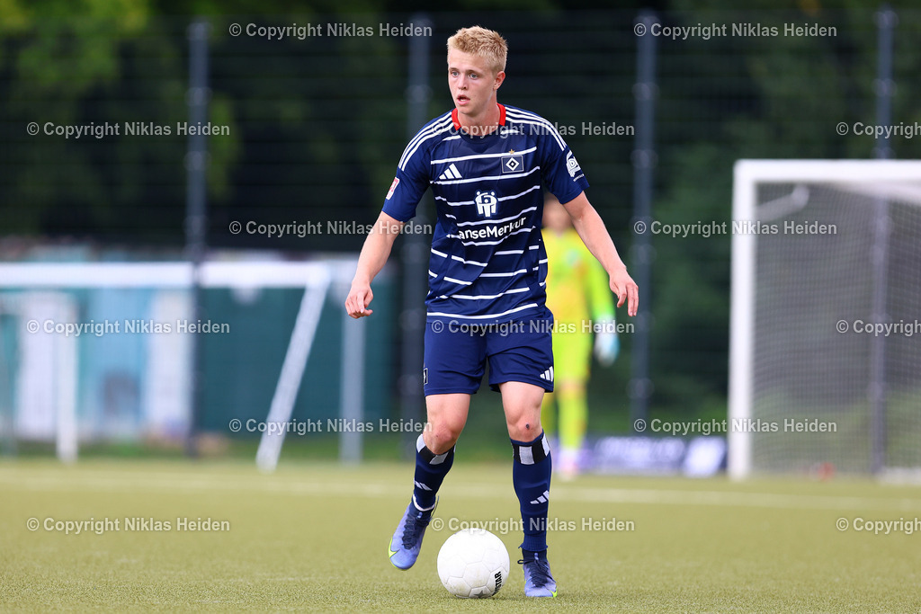 NH_BillstedtCup2025_Turnier_12072025 | Simon Kristiansen (Hamburger SV U21)Fußball I Herren I Billstedt Cup 2025 I Saison 2025-2026  I Halbfinale I Hamburger SV U21 - Eimsbütteler TV I 12.07.2025 I Öjendorfer Weg - Realisiert mit Pictrs.com