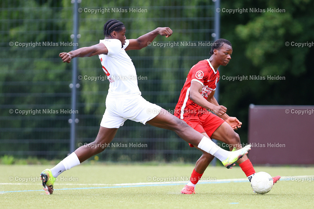 NH_BillstedtCup2025_Turnier_12072025 | Alamsa Cone (SC Vorwärts Wacker 04 Billstedt), Max-Adrian Donel Mbodje (Eimsbütteler TV)Fußball I Herren I Billstedt Cup 2025 I Saison 2025-2026  I Spiel um Platz 3 I SC Vorwärts Wacker 04 Billstedt - Eimsbütteler TV I 12.07.2025 I Öjendorfer Weg - Realisiert mit Pictrs.com