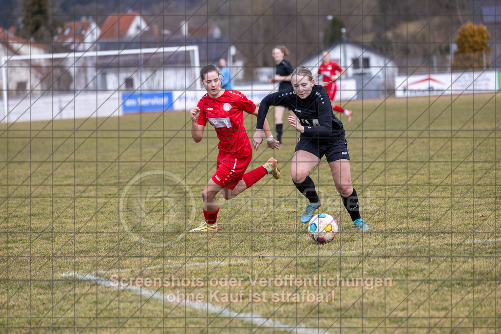 20250223_130704_0007 | #,1.FC Donzdorf (rot) vs. TSV Tettnang (schwarz), Fussball, Frauen-WFV-Pokal Achtelfinale, Saison 2024/2025, Rasenplatz Lautertal Stadion, Süßener Straße 16, 73072 Donzdorf, 23.02.2025 - 13:00 Uhr,Foto: PhotoPeet-Sportfotografie/Peter Harich