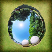 Aaseekugeln im Sommer Münster | 360grad inverted Tiny Planet | Die Aaseekugeln von Münster Aasee im Hochsommer mit blauem Himmel und grünen Aasee-Wiesen als 360-Grad inverted Tiny Planet - Realisiert mit Pictrs.com
