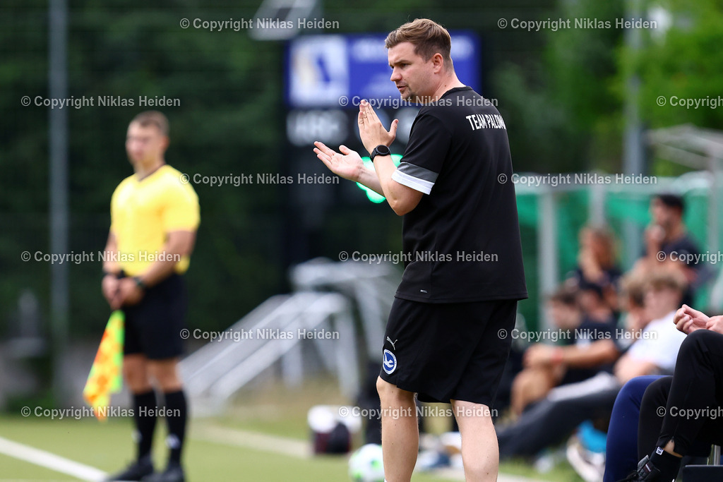 NH_USCPaloma_EimsbüttelerTV_Testspiel_11072025 | Marius Nitsch (Trainer, USC Paloma)Fußball I Herren I Testspiel I Saison 2025-2026  I USC Paloma - Eimsbütteler TV I 11.07.2025 I Jonny-Rehbein-Sportplatz - Realisiert mit Pictrs.com