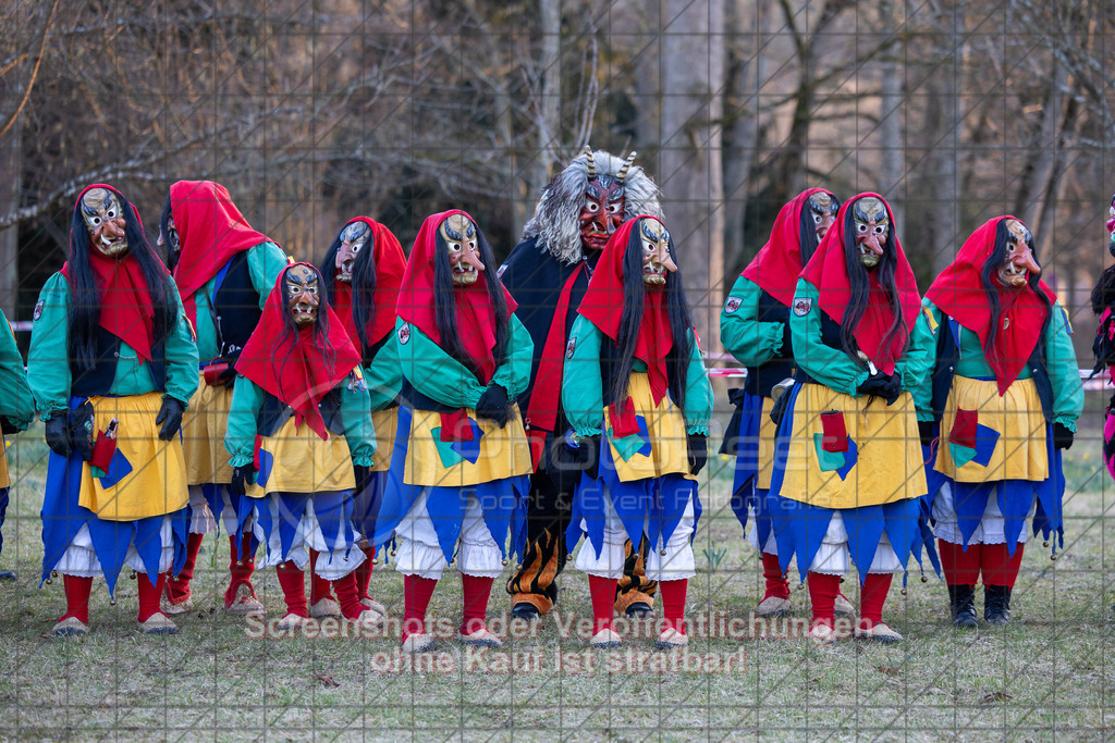 20250304_174513_0269 | #,Traditionelles Fasnetsverbrennen, Radschellenschläger Donzdorf, Donzdorfer Fasnet, Kampagne 2025, Fohlenwiese Schlossgarten, 73072 Donzdorf, 04.03.2025 - 17:30 Uhr,Foto: PhotoPeet-Eventfotografie/Peter Harich