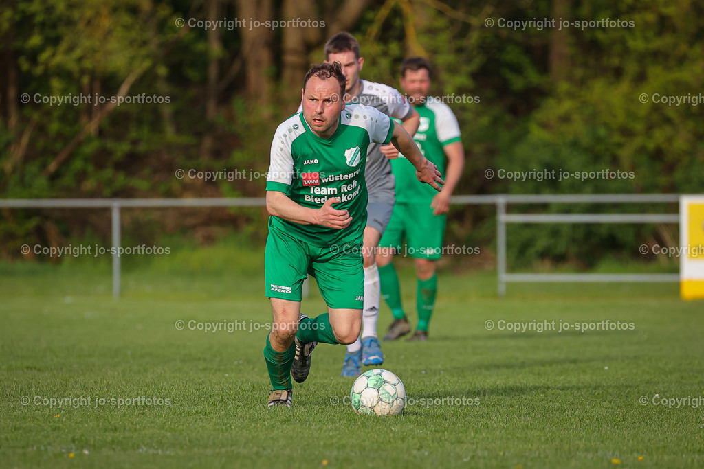 BQ3I6010 | 04.05.2023; Kreisliga A Biedenkopf; Rasenplatz Breidenstein; TuSpo Breidenstein - SG Mornshausen/Erdhausen/Frohnhausen; Ergebnis: 4:0 (4:0)