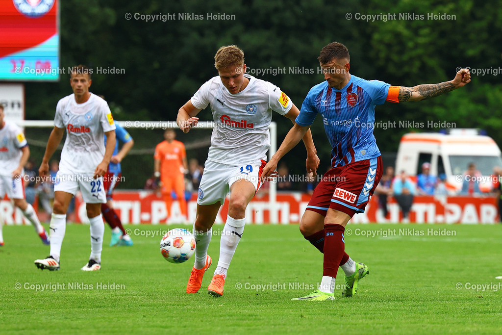NH_SCWeicheFlensburg08_HolsteinKiel_Testspiel_28062025 | #37 Dominic Hartmann (SC Weiche Flensburg 08), #19 Phil Harres (Holstein Kiel)Fußball I Herren I Freundschaftsspiel I Saison 2025-2026  I SC Weiche Flensburg 08 - Holstein Kiel I 28.06.2025 I Manfred-Werner-Stadion - Realisiert mit Pictrs.com
