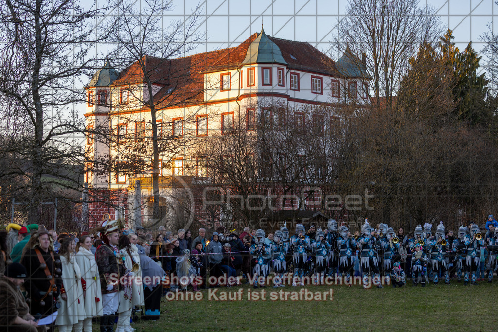 20250304_174635_0290 | #,Traditionelles Fasnetsverbrennen, Radschellenschläger Donzdorf, Donzdorfer Fasnet, Kampagne 2025, Fohlenwiese Schlossgarten, 73072 Donzdorf, 04.03.2025 - 17:30 Uhr,Foto: PhotoPeet-Eventfotografie/Peter Harich