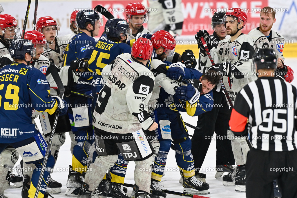 EK Zeller Eisbären vs. HDD Jesenice 1.10.2022 | #11 Ban Daniel, KANYO Tamas, Referees, #47 Glavic Gasper, Faustkampf, #40 Blomberg Niki, #91 Jezovsek Zan, #26 Rep Ozbej, #9 Rajsar Patrik