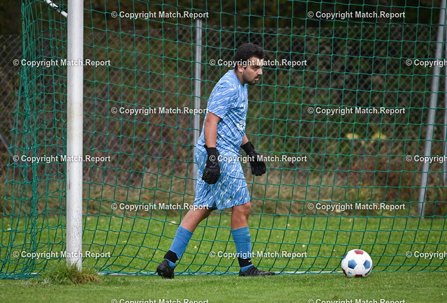 Fussball Kreisliga A 4 Zollern  Saison 2025/2026  SV Heiligenzimmern - SGM Hart / Owingen  | Fussball Kreisliga B 2 Zollern  Saison 2025/2026   05.10.2025 SGM Stetten I / Haigerloch I / Trillfingen II - Tuerk Pamukkalespor Haigerloch Torwart Furkan Adibelli (Tuerk Pamukkalespor Haigerloch) holt den Ball aus dem Tor nach dem Treffer zum 2-0 FOTO: Pressefoto ULMER / Markus Ulmer  xxNOxMODELxRELEASExx